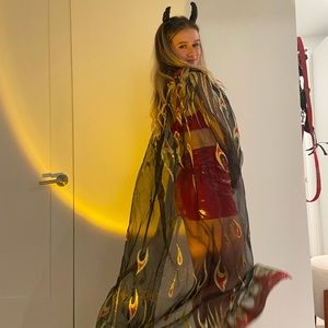 Devil costume including cape and horns headband